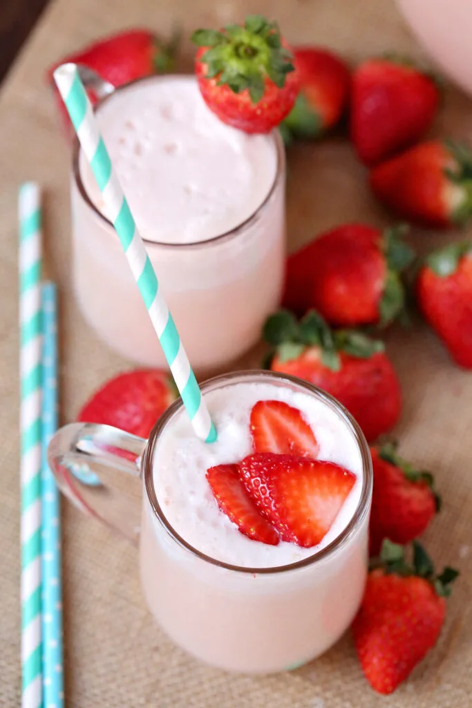 Kid-Friendly Strawberry Punch Recipe: A Sweet and Refreshing Treat for Kids