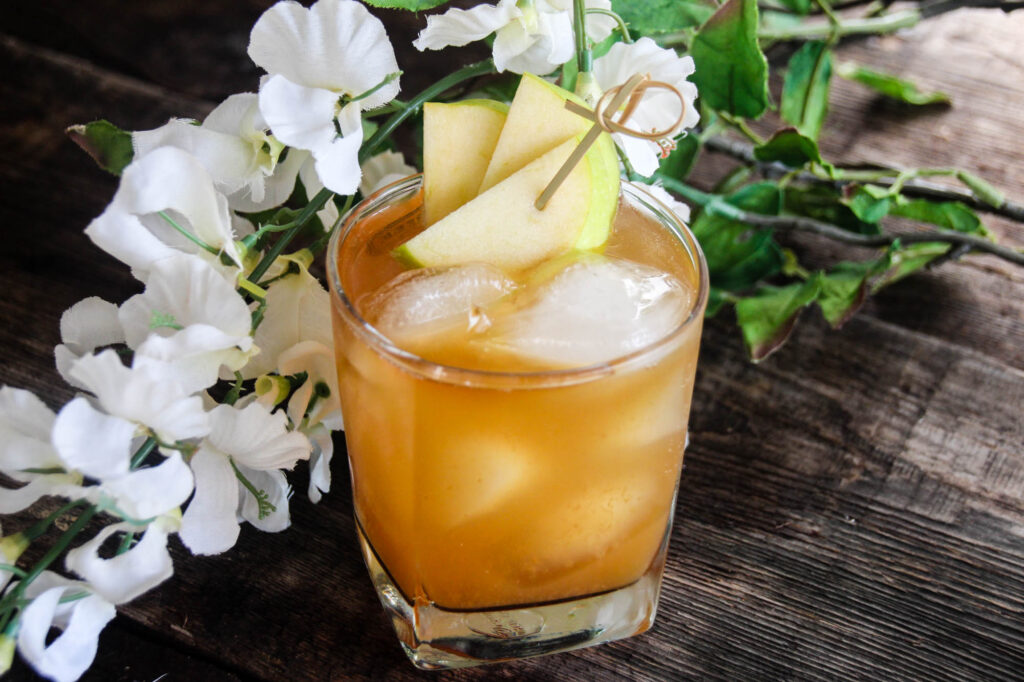 This cinnamon and apple stone wall drink recipe is a new take on the classic stone fence recipe. Simple and slightly sweet, this comforting fall cocktail boasts the added flavors of cinnamon, apple, and ginger and is sure to warm you from the inside out.