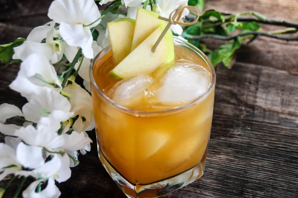 Cinnamon and Apple Stone Wall Drink Recipe