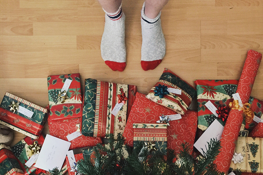 Celebrate the 12 Days of Christmas with this free printable--12 days of Christmas gifts for him gift tags (+ gifting ideas).