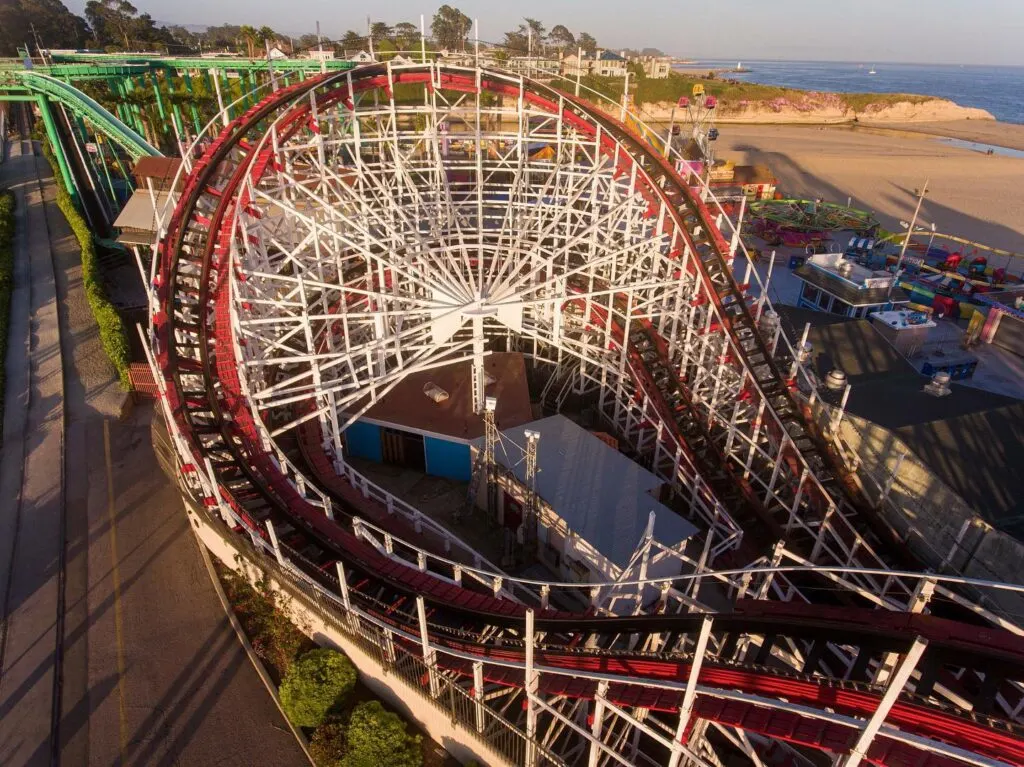 Giant Dipper - California is home to many world-renowned amusement parks boasting some of the best roller coasters in the U.S. Here are 10 best roller coasters in California: