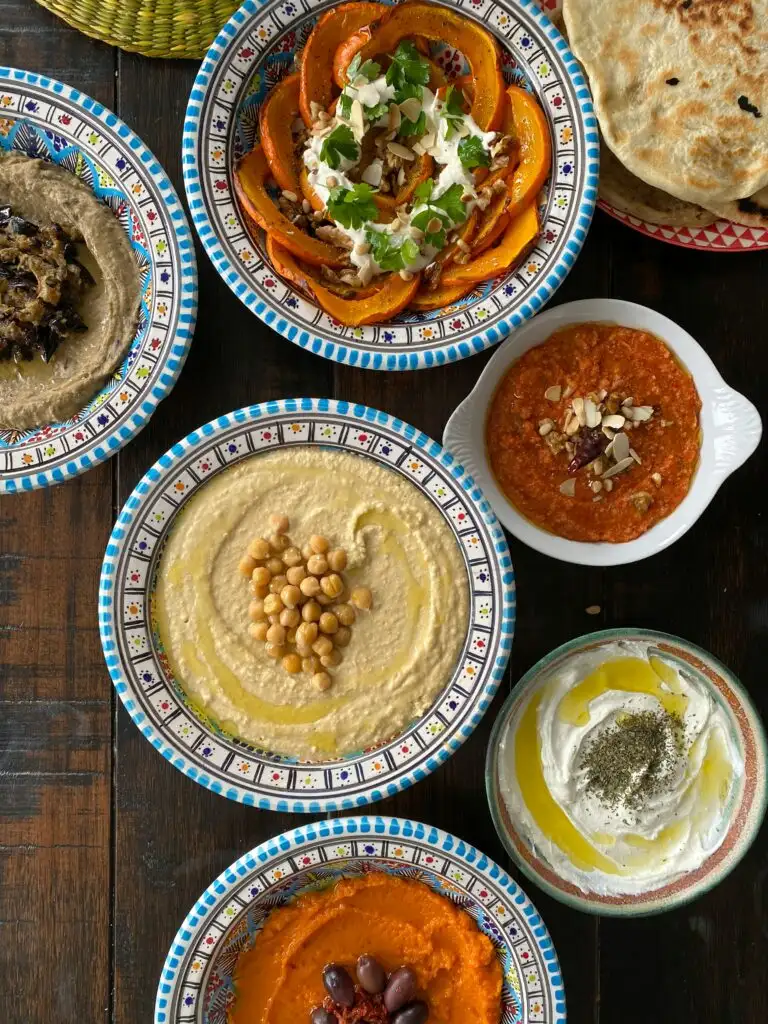 Best Hole-In-The-Wall Restaurants in Southern California: Hidden Culinary Gems Worth Discovering 5 Best Hole-In-The-Wall Restaurants in Southern California: Hidden Culinary Gems Worth Discovering