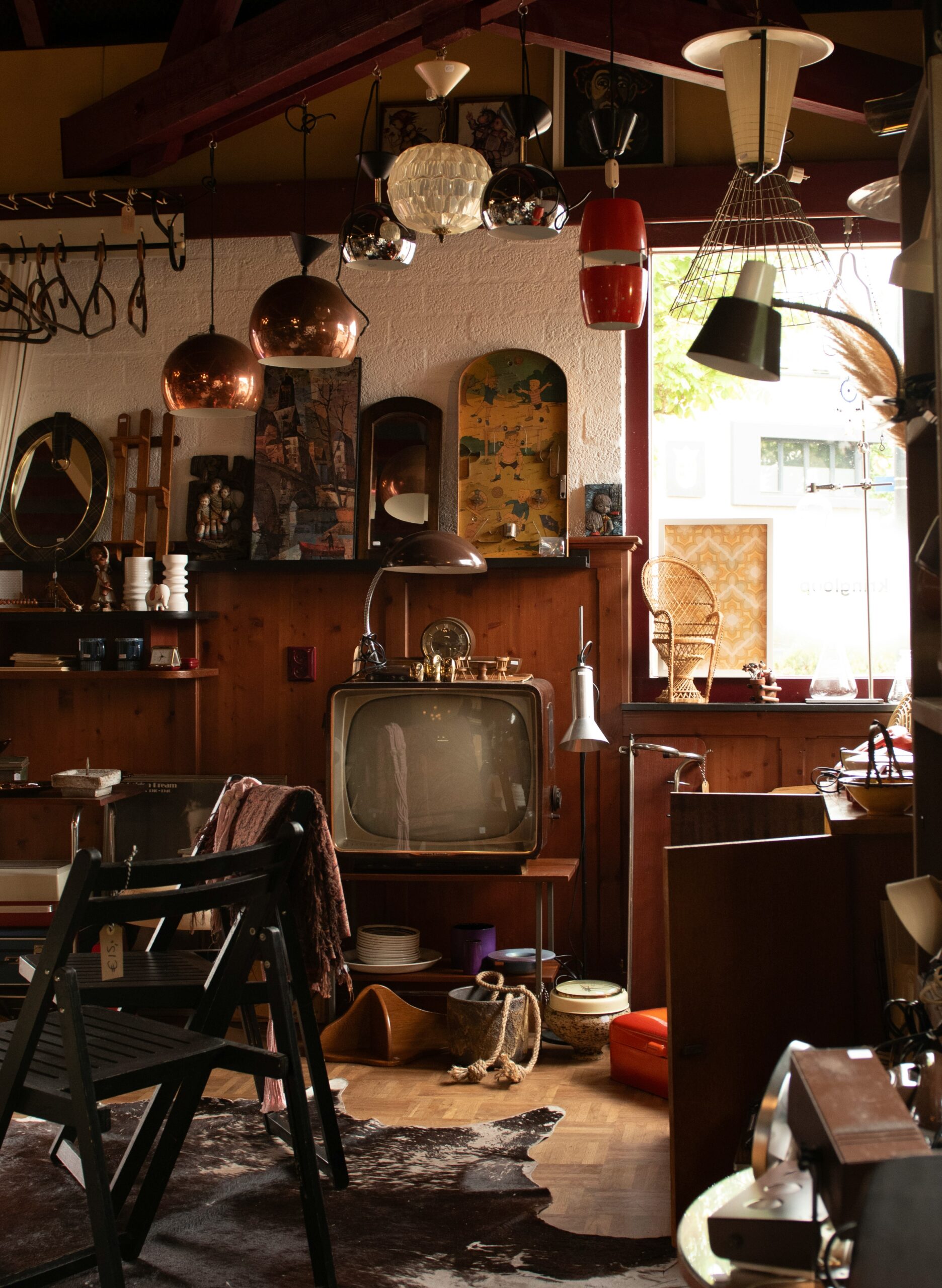 California’s Best Hole-In-The-Wall Vintage and Thrift Shops: Hidden Gems for Unique Fashion Finds 8 California’s Best Hole-In-The-Wall Vintage and Thrift Shops: Hidden Gems for Unique Fashion Finds