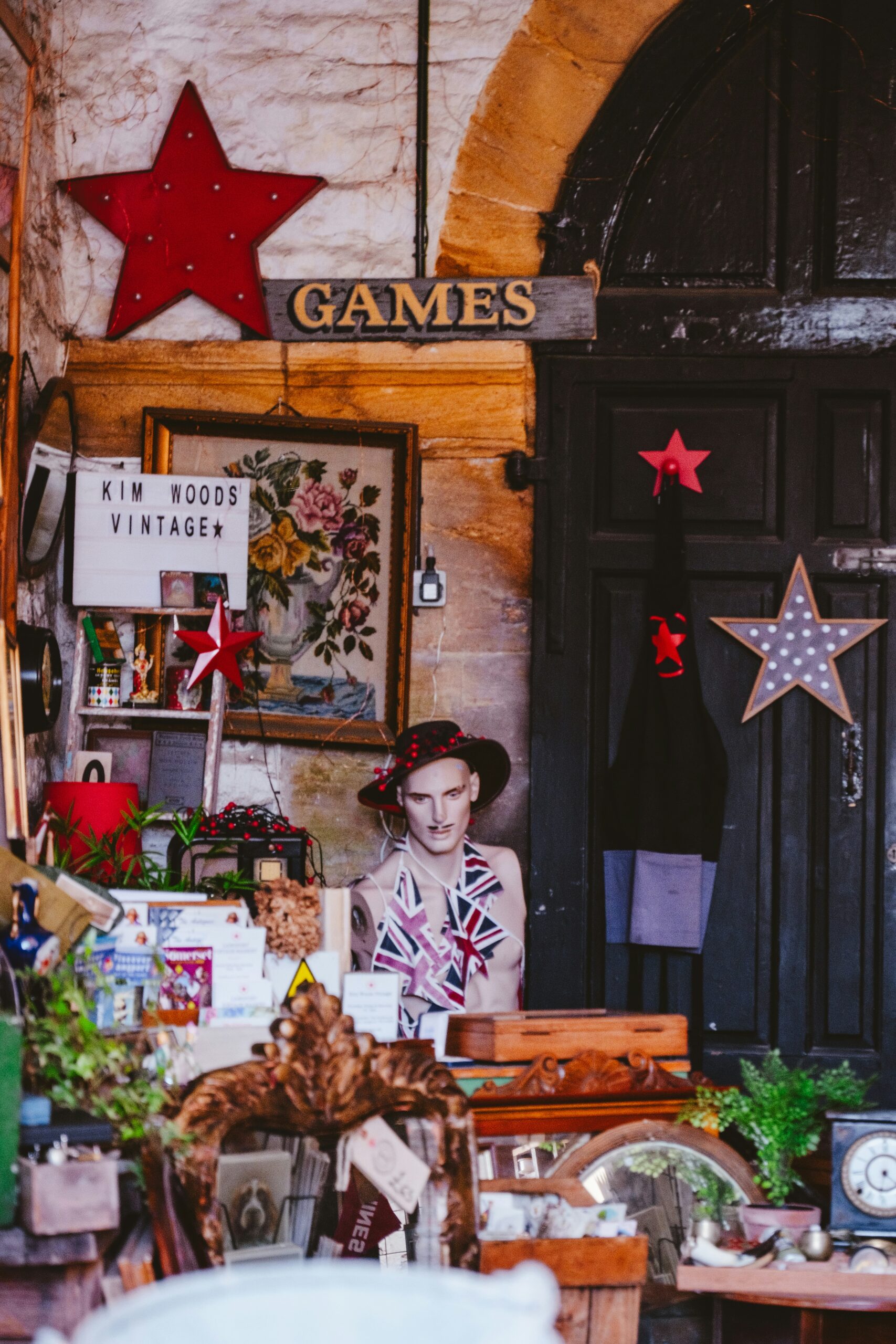 California’s Best Hole-In-The-Wall Vintage and Thrift Shops: Hidden Gems for Unique Fashion Finds 6 California’s Best Hole-In-The-Wall Vintage and Thrift Shops: Hidden Gems for Unique Fashion Finds