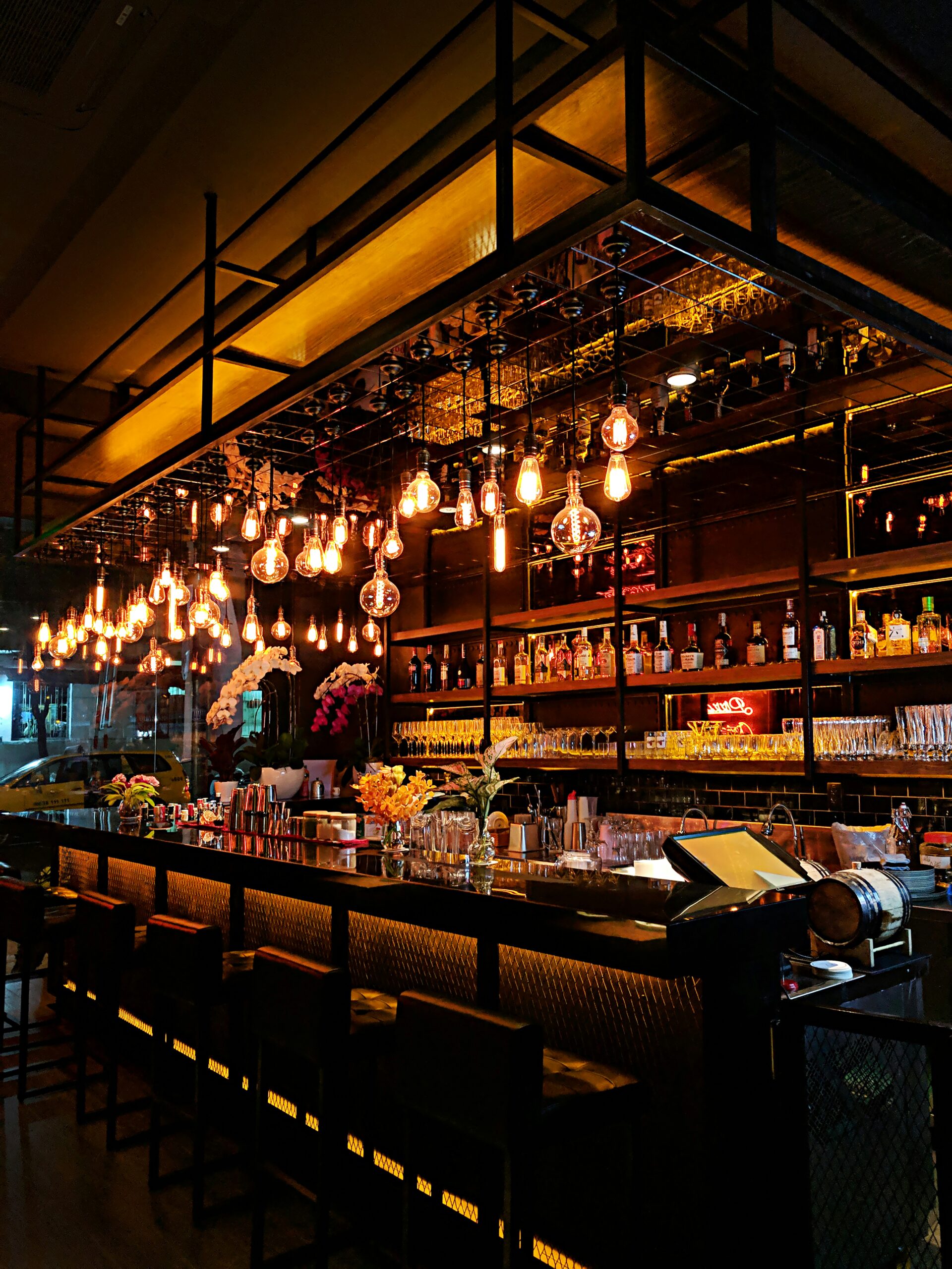 Dive Bars in Southern California: The Foodie Road Trip You Didn’t Know You Needed 3 Dive Bars in Southern California: The Foodie Road Trip You Didn’t Know You Needed